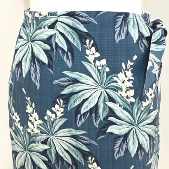 Tommy Bahama 100% Silk Blue Floral Wrap Skirt Tropical Size XS - Picture 2 of 5